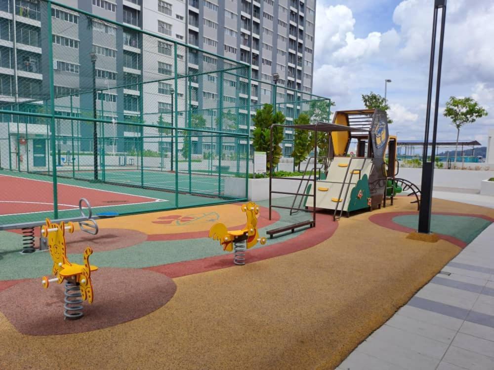 Impiana Homestay Near Putrajaya, Cyberjaya, Musliem Only,Wifi,Netflix 캄풍 뎅킬 외부 사진